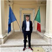 Laureato in giurisprudenza, specializzato in mediazione civile, offro ripetizioni a liceali e universitari per tesi ed esami